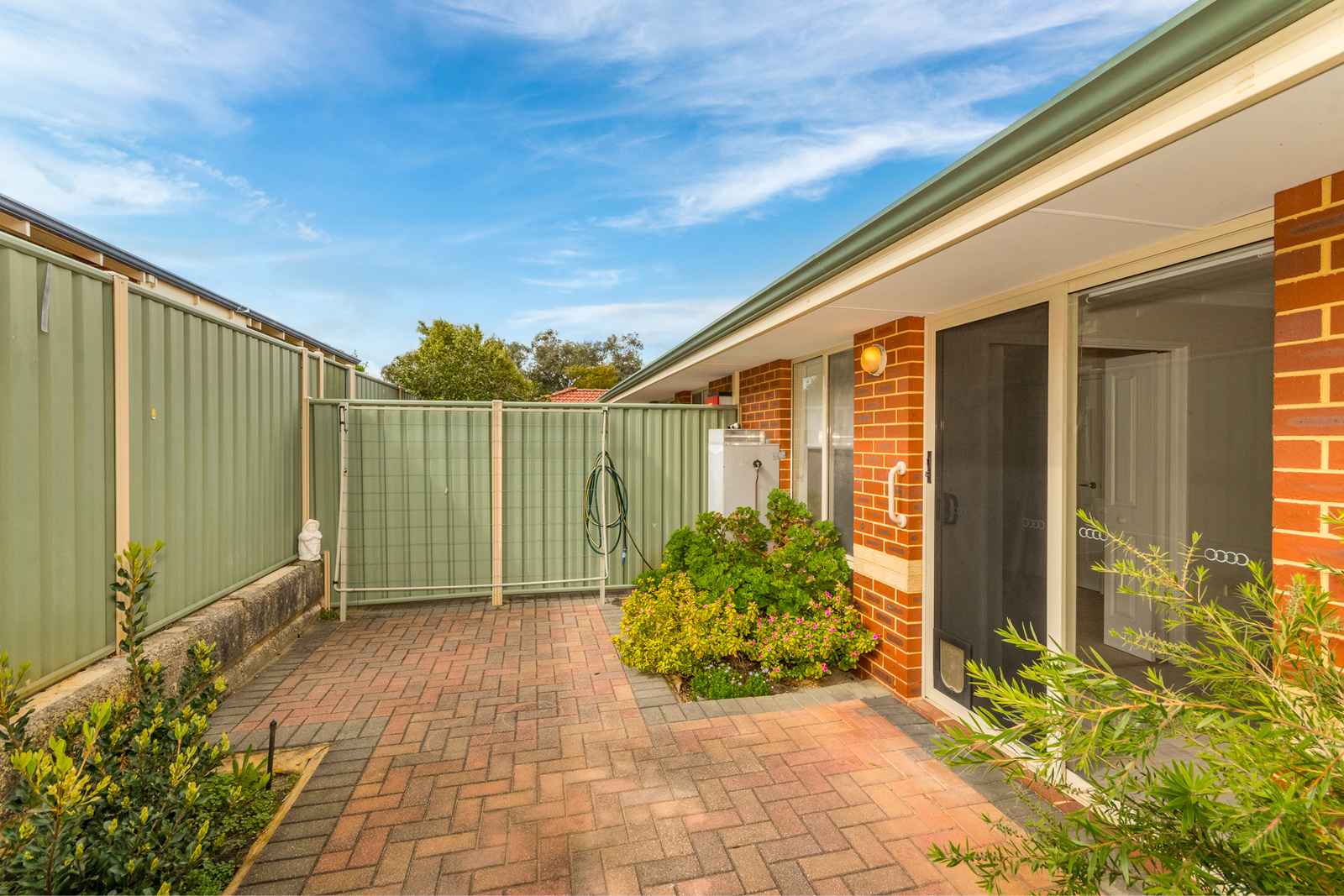 Light and bright villa close to amenities