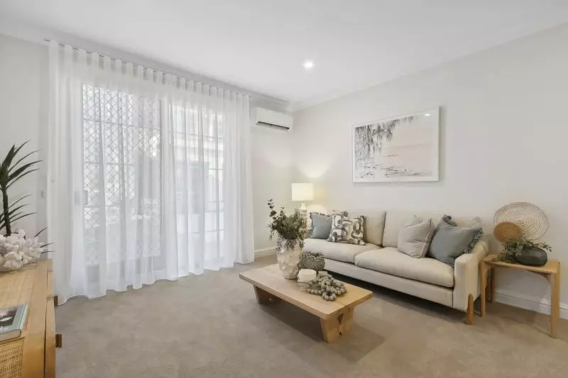 Large 2-bedroom, 2-bathroom ground-floor apartment