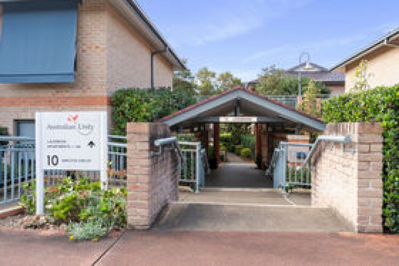 Charming 3 bedroom upper floor unit