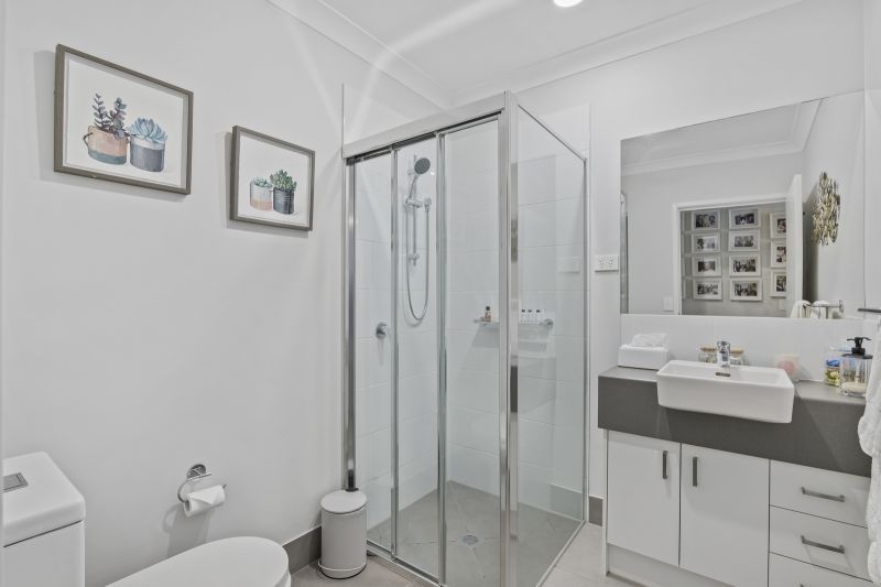 3 Bedroom Home with Stunning Sunroom