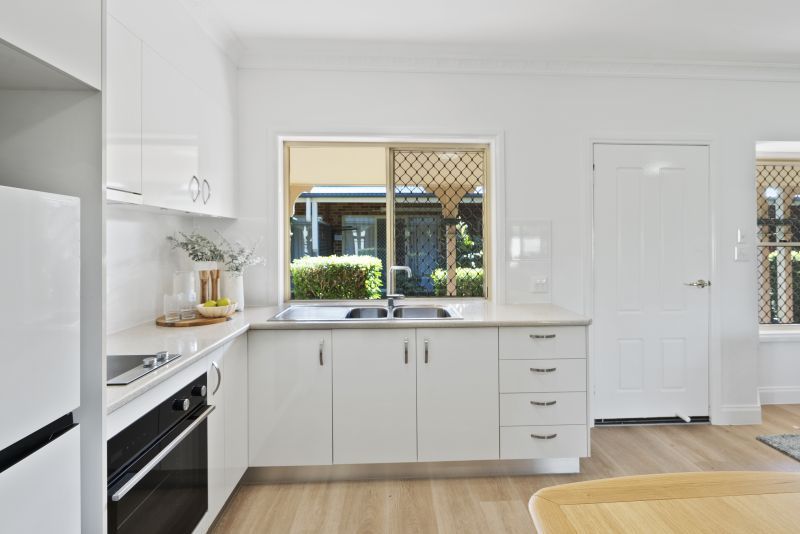 Open-plan one-bedroom apartment near the bay
