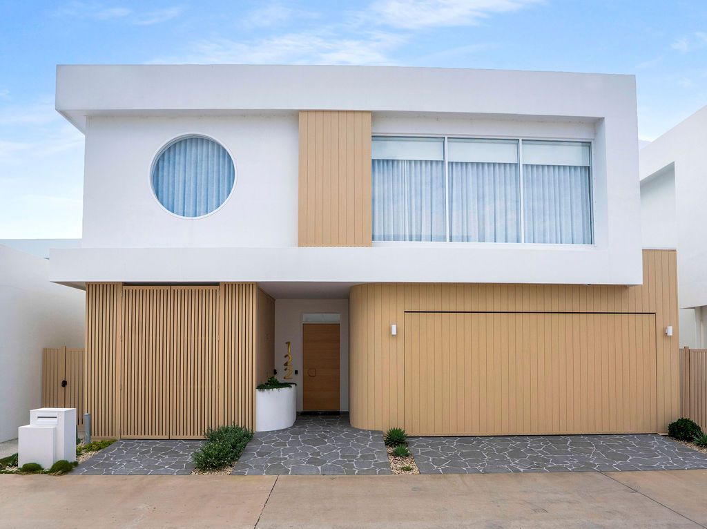 Luxury Living at Home 122, Palm Lake Resort Pelican Waters