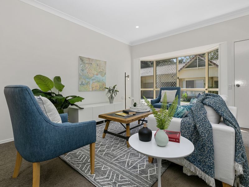 Spacious villa with lock up garage!