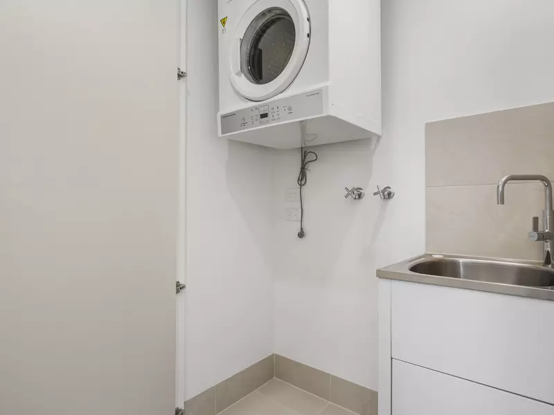 Luxury 'Falcon Design' with Spectacular Bushland Views