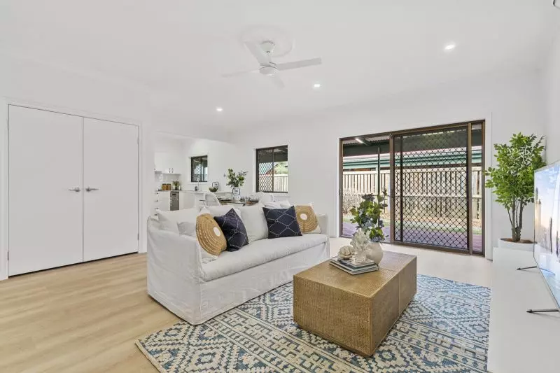Light and spacious two-bedroom villa close to amenities