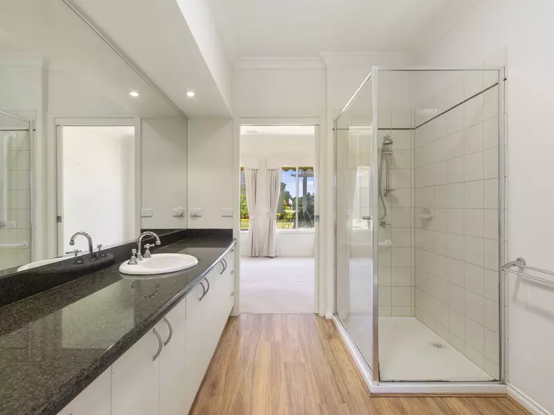 Stylish Home, Tranquil Setting