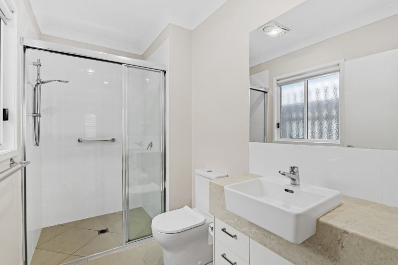 Inviting Corner Haven – Spacious Alfresco