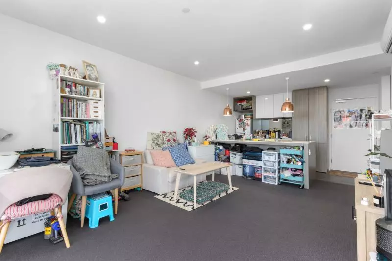 Contemporary and Stylish Living, Central Location!