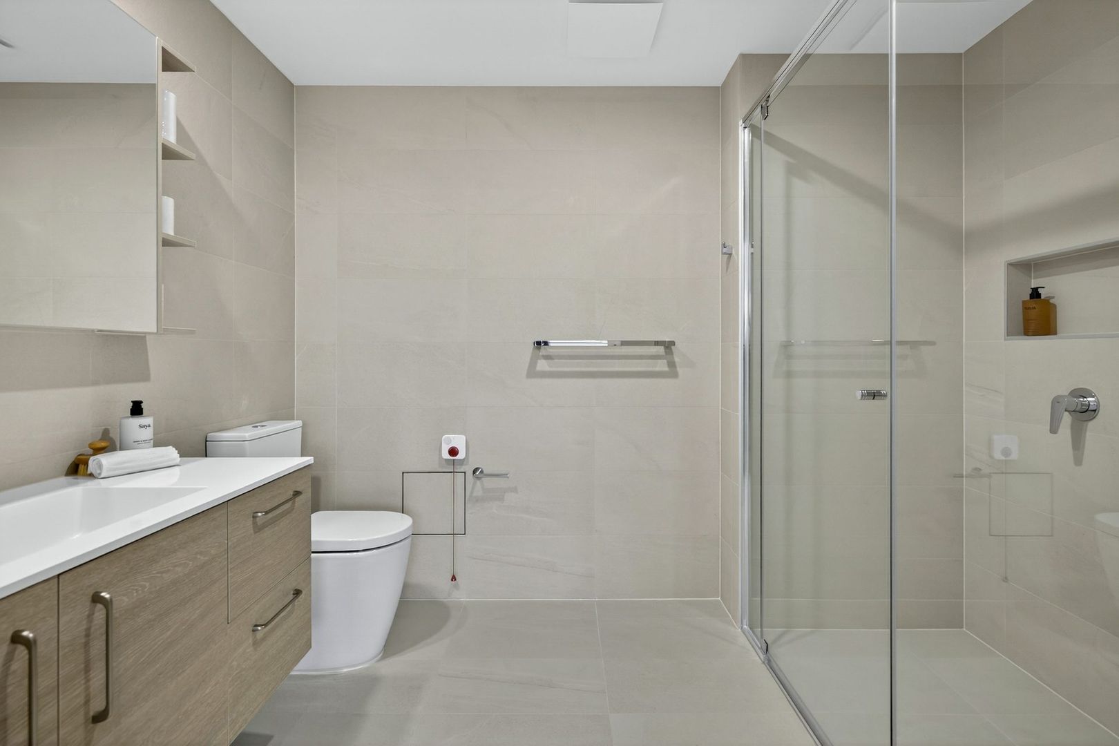 Coastal Apartment with Resort‑Style Amenities