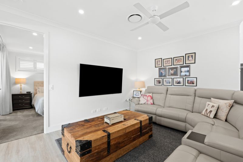 Entertainers Dream: Near New Home