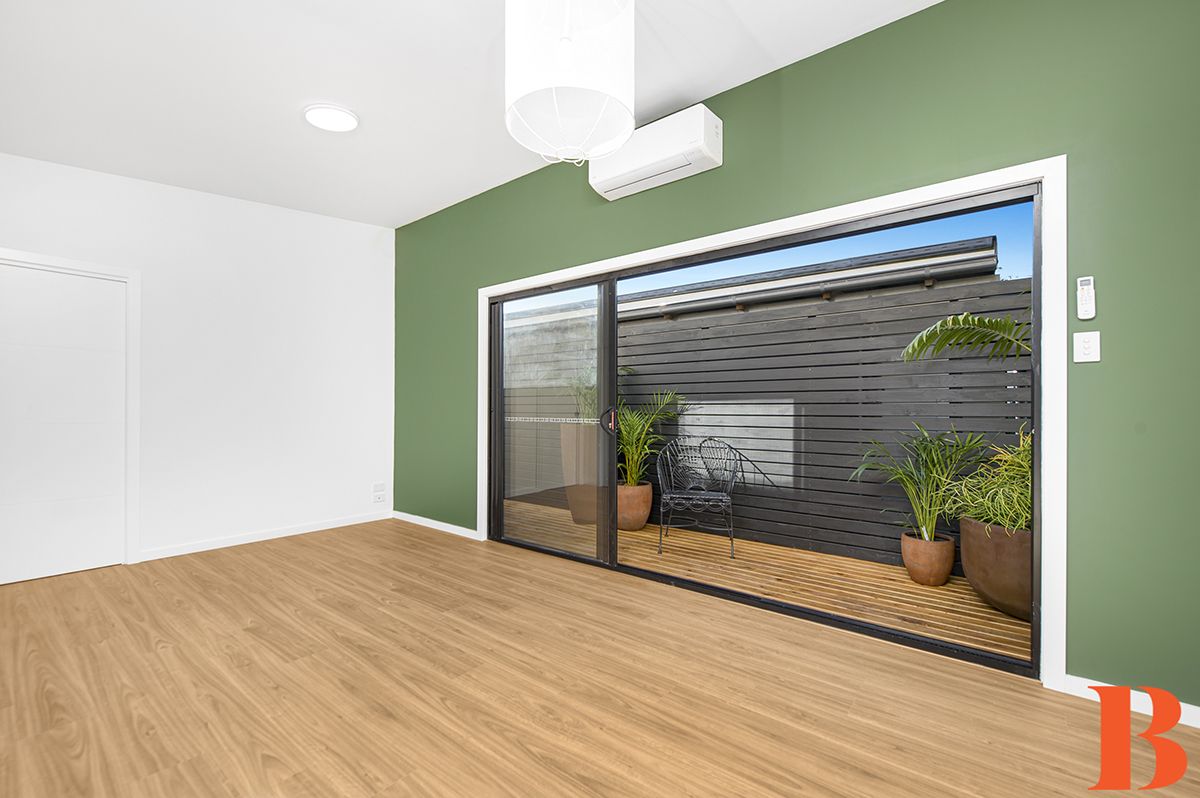 Broadlands Green Point - Fully Re-built - Magnificent throughout
