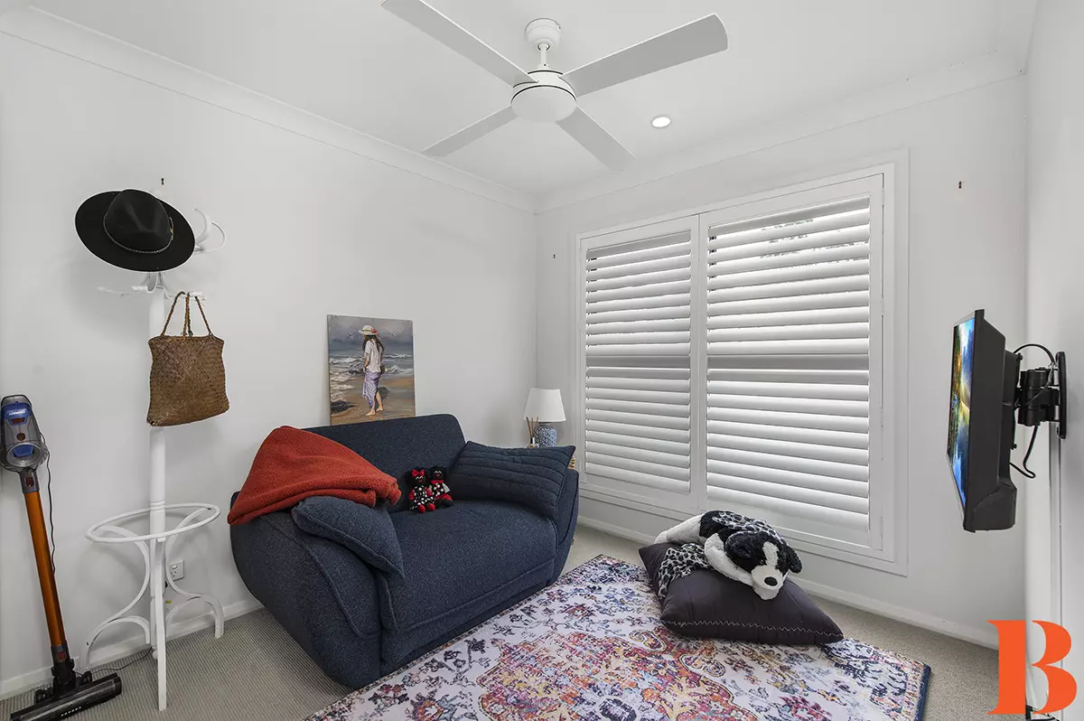 DEPOSIT TAKEN / UNDER CONTRACT - Gated Community - Minutes walk to Shopping and Medical