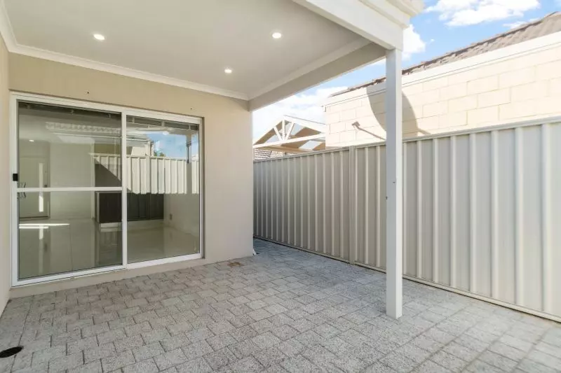 Ticking All Boxes: Location, Modern, Spacious & NO STRATA