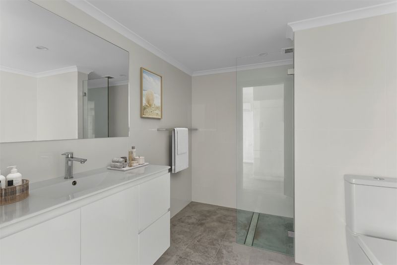 Newly renovated ground floor unit with easy access, large rear courtyard, close to the clubhouse.