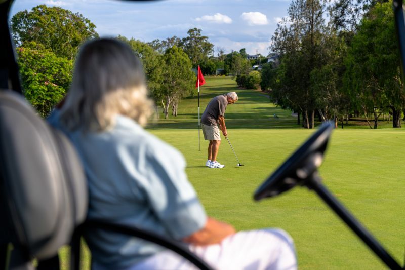 Retire on the Greens, Spacious 3-Bedroom Apartment Overlooking the Golf Course