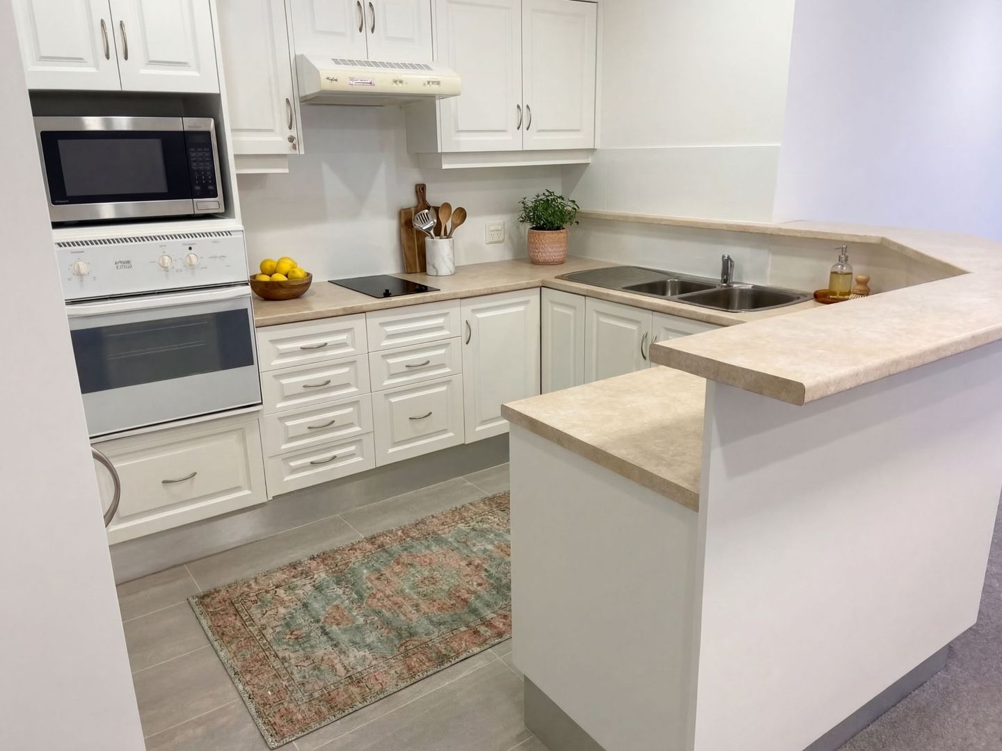 Modern Refurbished Ground Floor One Bedroom Apartment 