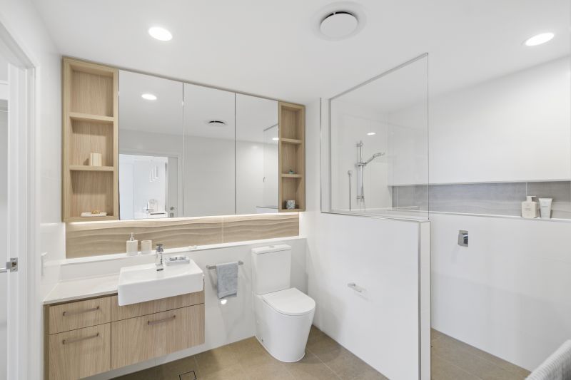 A beautiful ground floor unit with a large separate living and dining space. A unique opportunity having North, East and West aspects.