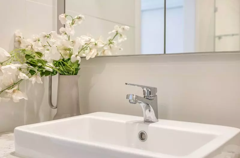 Fresh, modern two-bedroom villa with seamless indoor-outdoor alfresco area