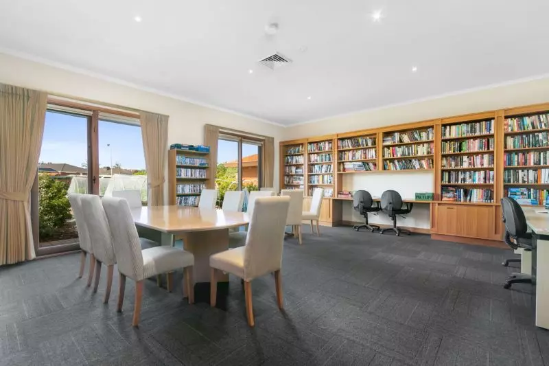 Stylish, 2-bedroom, modern villa close to the shops