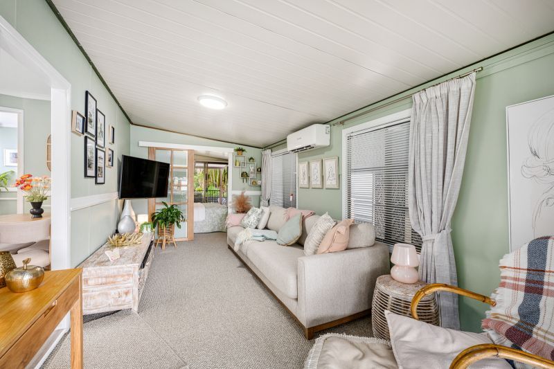 Stunning, Private Haven - Beautifully Renovated Interior