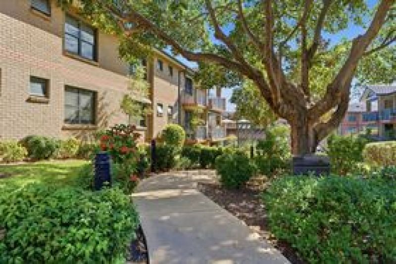 Charming 3 bedroom upper floor unit