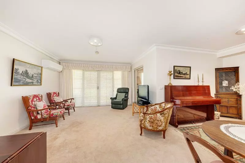 SOUGHT AFTER LAYOUT WITH DIRECT ACCESS FROM THE PATIO TO THE GARDEN AND SURROUNDING GROUNDS