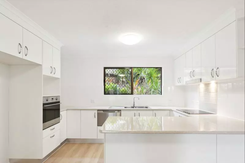 Charming two-bedroom apartment surrounded by lush greenery