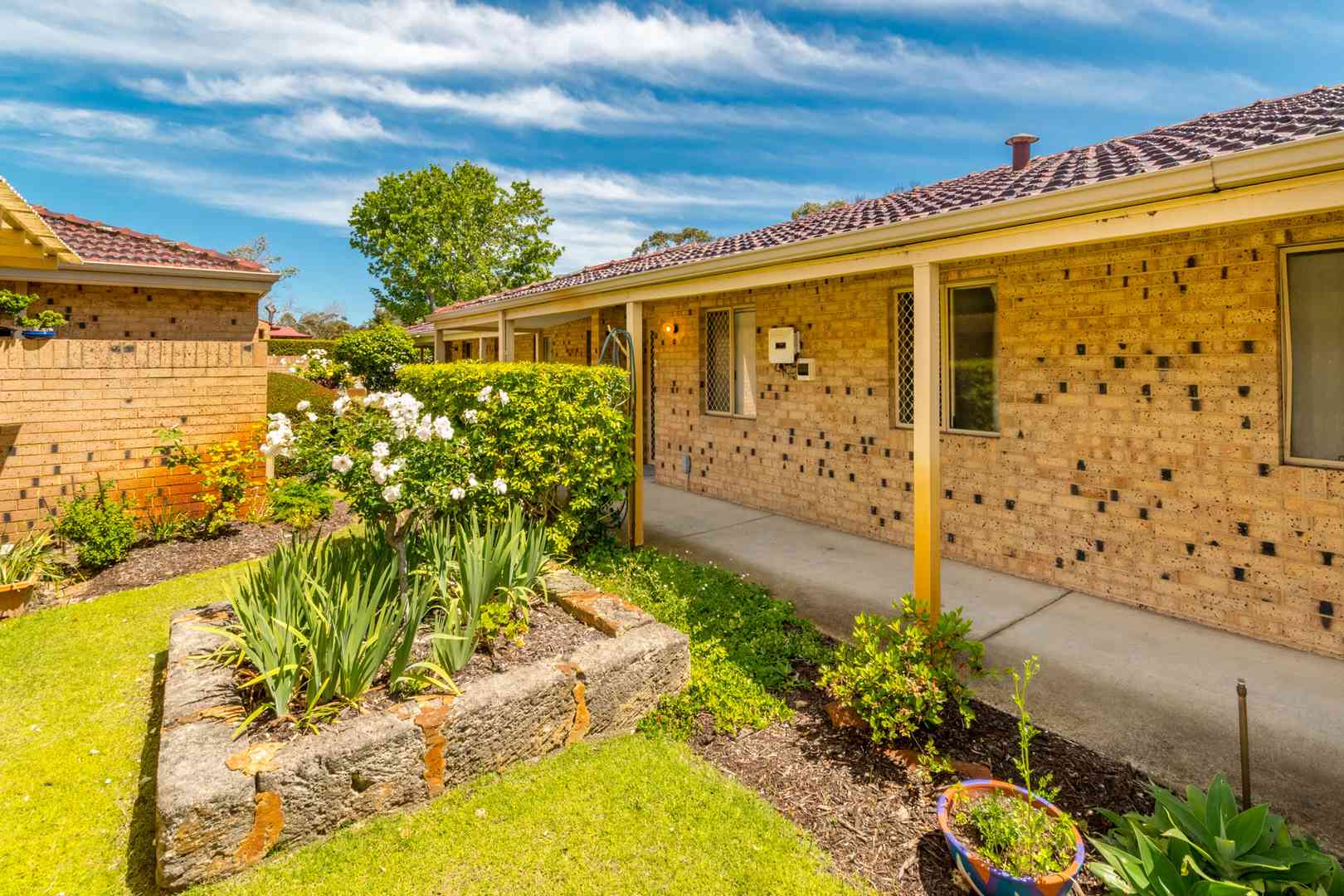 One bedroom unit overlooking gorgeous Bibra Lake