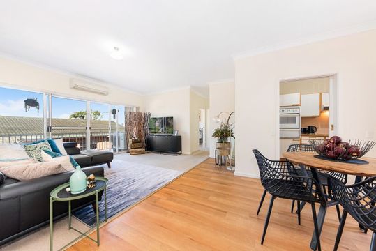 Spacious Leafy Premium Two Bedroom Apartment