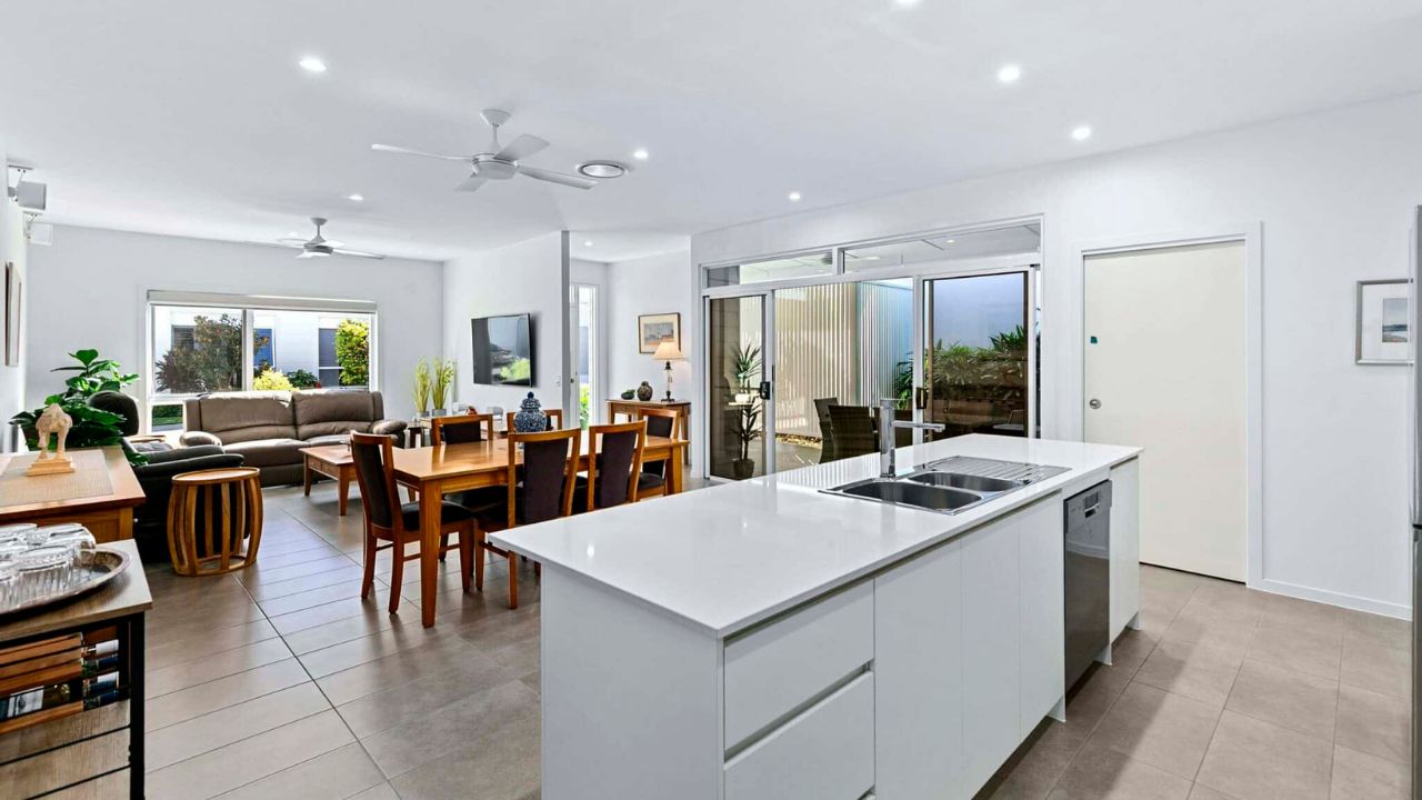 Home 22: Walton