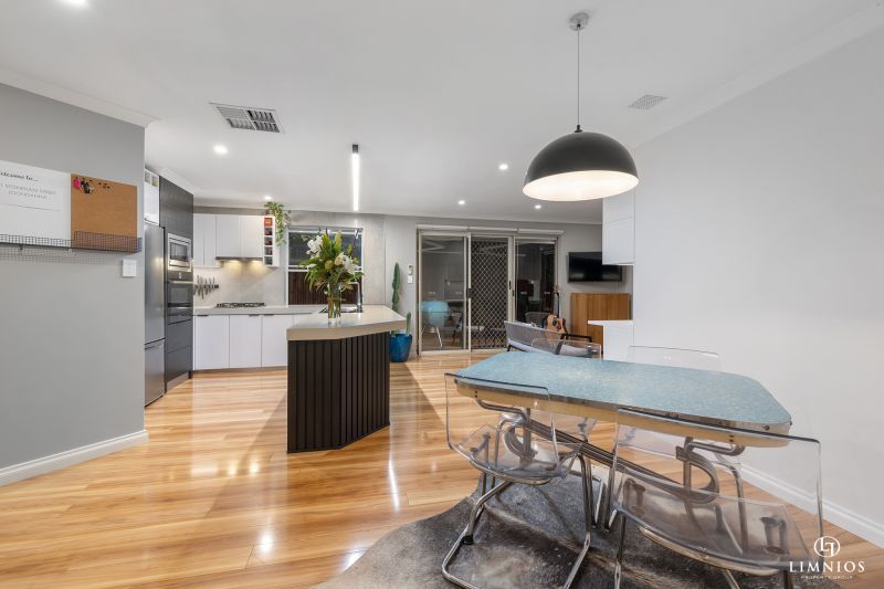 Standalone street front villa