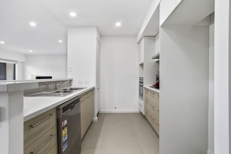 Highly desirable 2 bed + study ground floor apartment