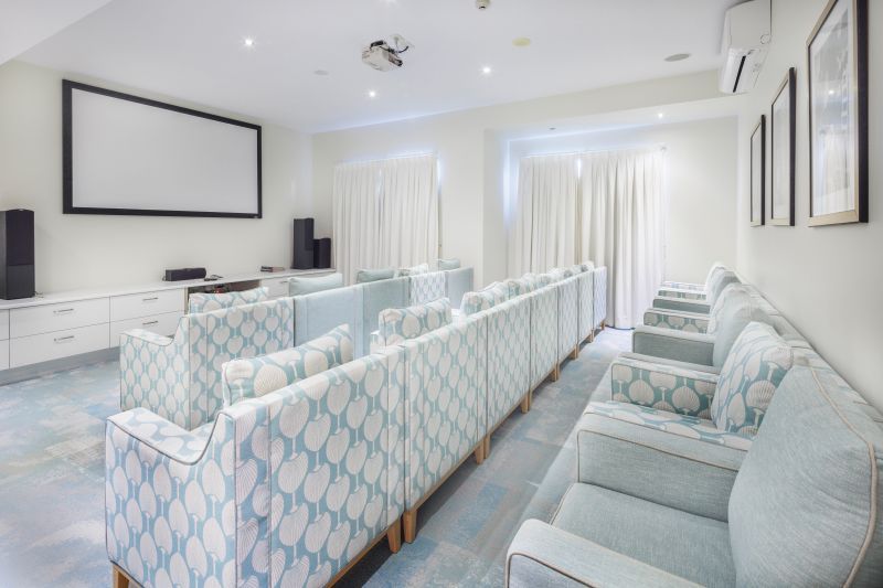 Beautiful 1 bedroom apartment overlooking bowling green and surrounds