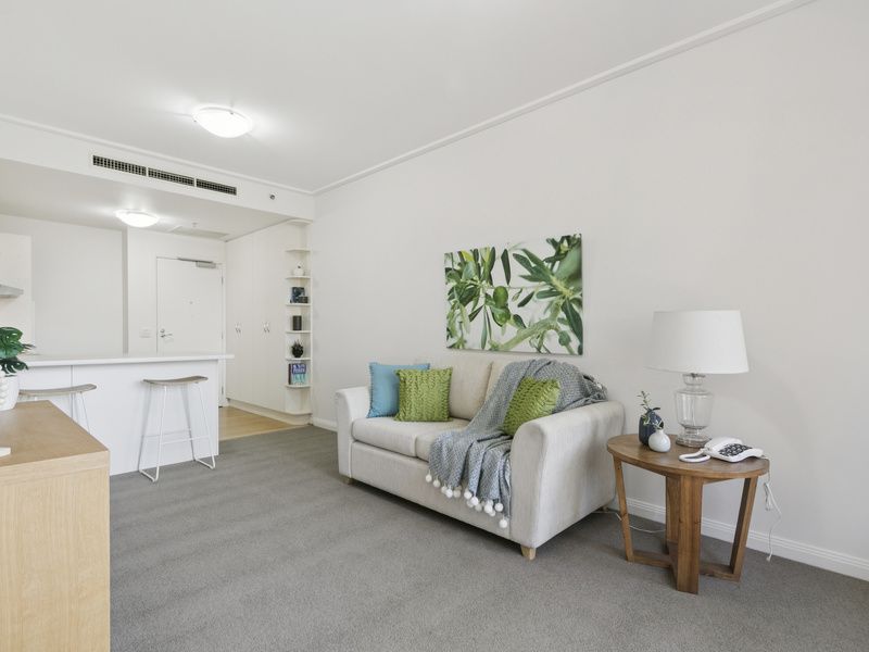 Private First Floor Apartment with Lovely Garden Views