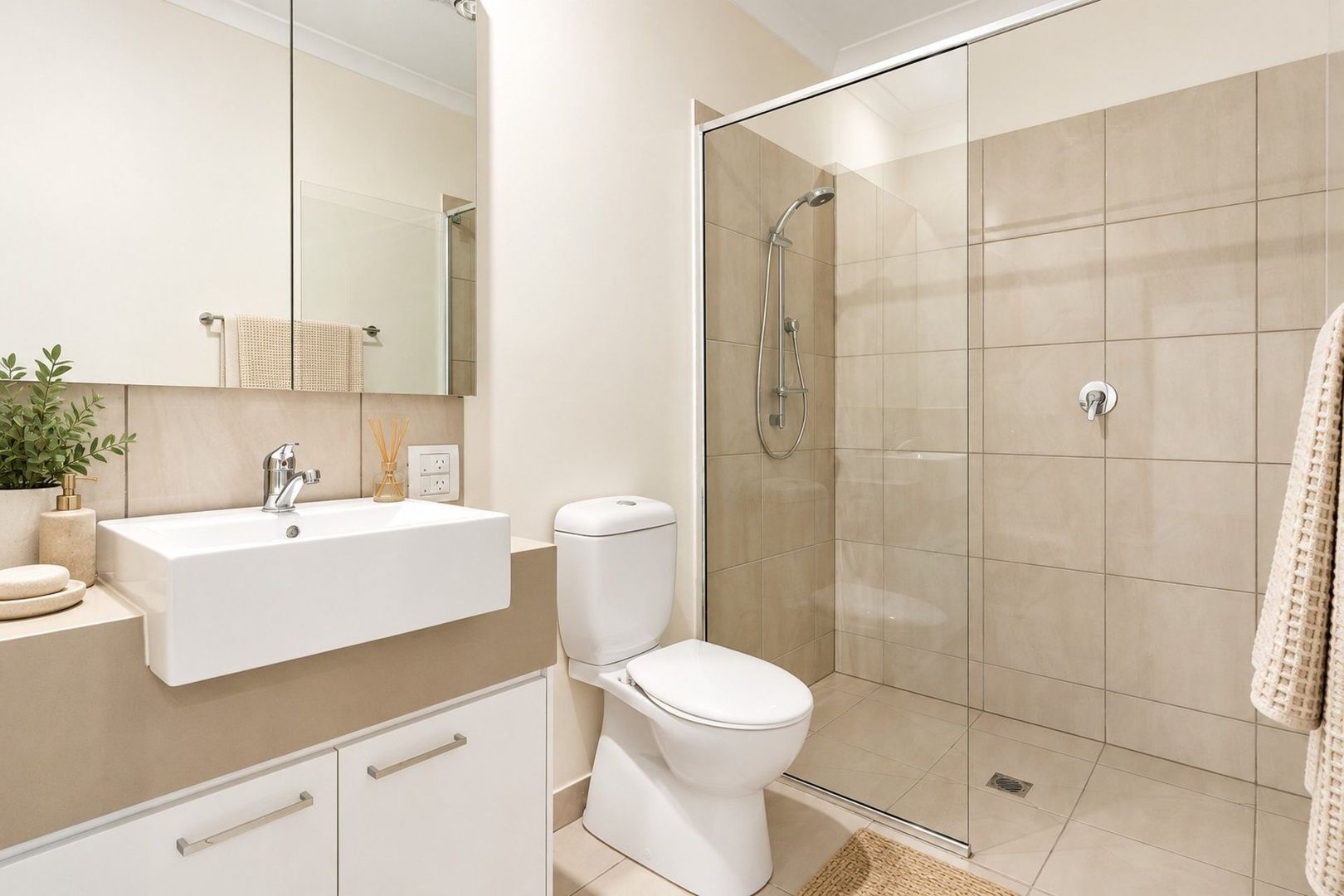 Fully refurbished 2-bedroom, 2-bathroom villa