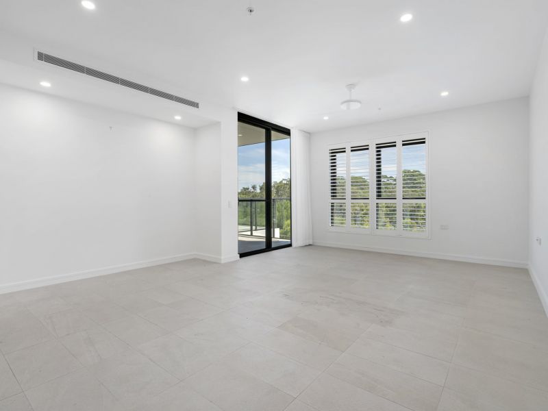 Oversized one bedder with lake views