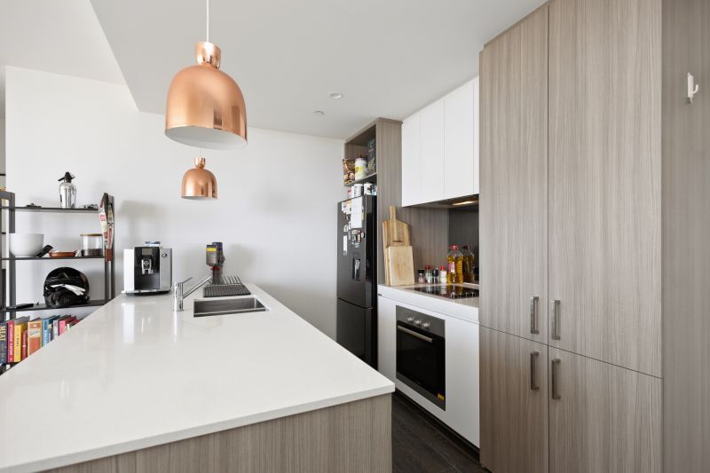 Great Location, Modern & Professional Lifestyle!