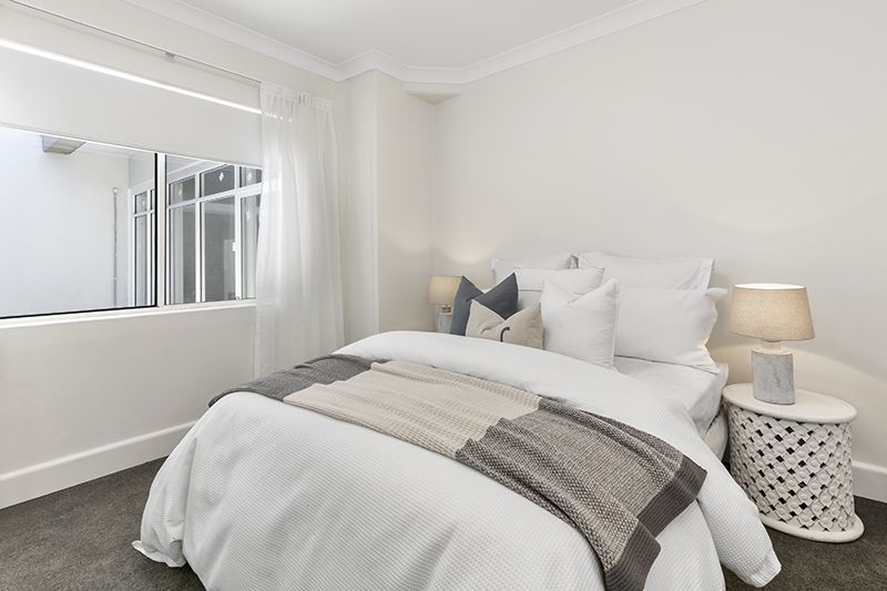 Exquisitely renovated 2 bedroom unit with well-sized living area and spacious kitchen.