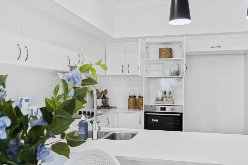 Top Level Spacious 2-bedroom Apartment