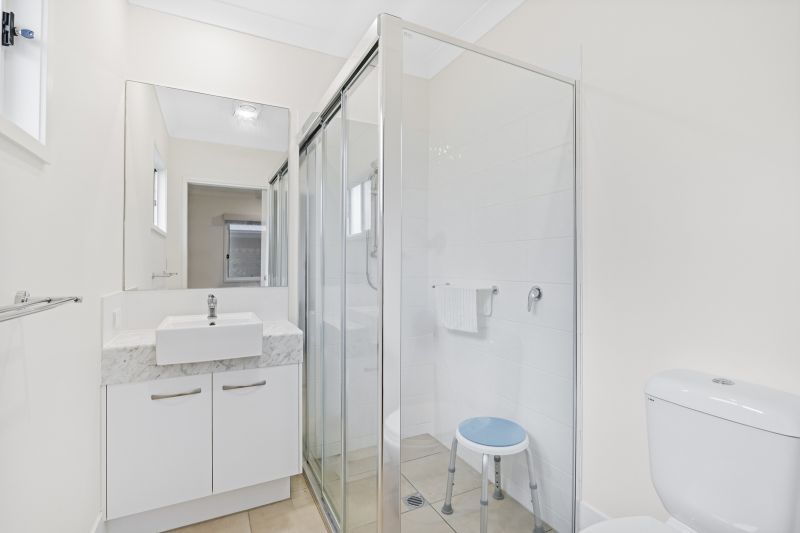 Light and Bright Home – Modern Comfort and Privacy