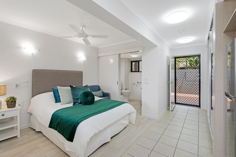 North-facing ground floor studio apartment with ocean view