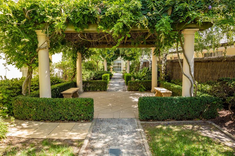 Sleek Upgraded Apartment with Hassle-Free Living