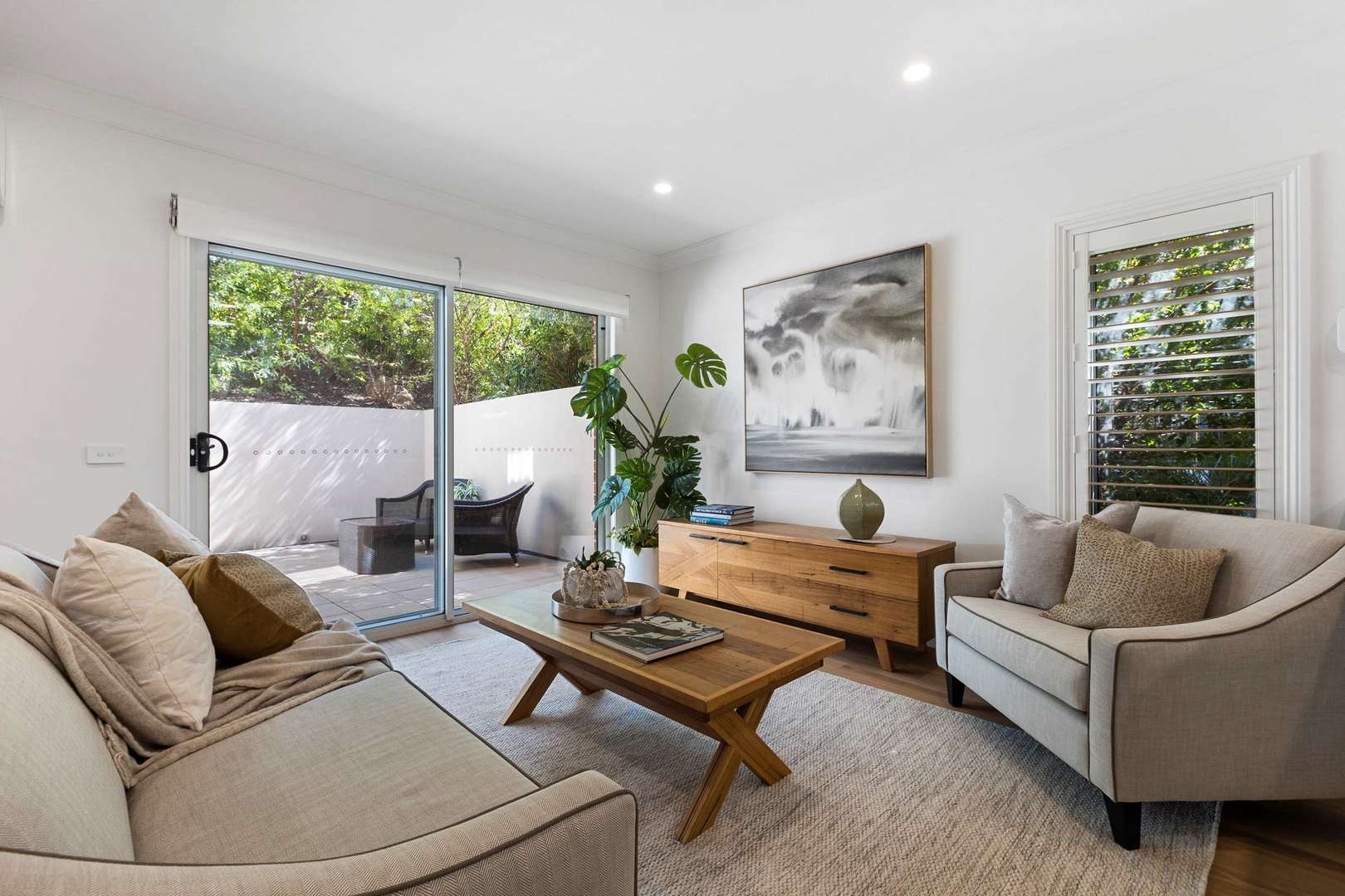 Elegant Living at 22 Blueridge Close, Avondale Heights!