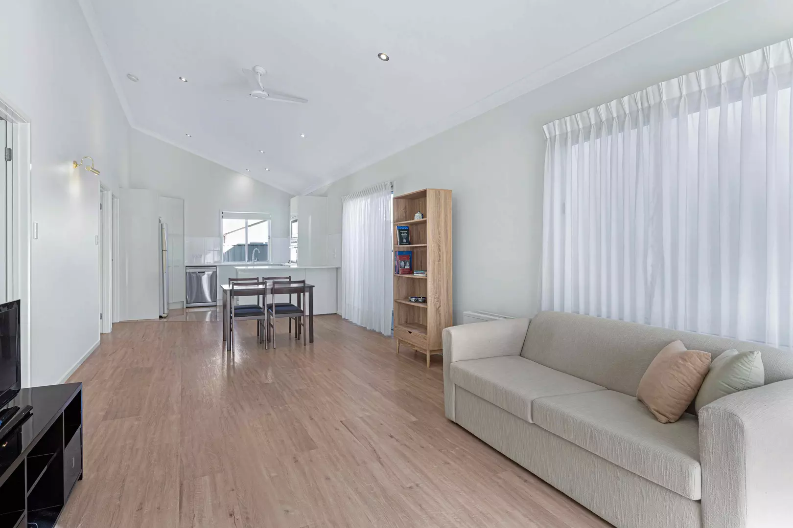 HOME 92 PALM LAKE RESORT TRUGANINA