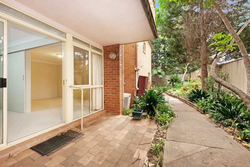 Freshly painted and with brand new quality carpets this cozy one bedder garden unit is a sanctuary of peace & quite.