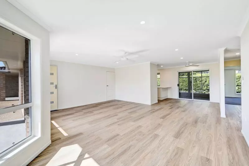 Large 3 bedroom villa, close to Lake!