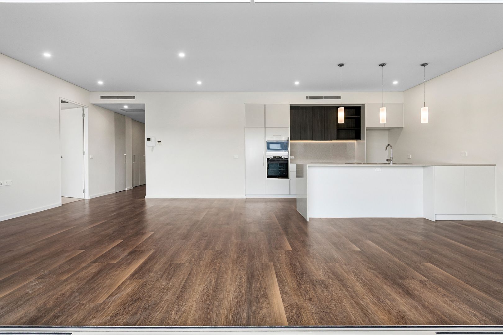  Elevated living with panoramic views