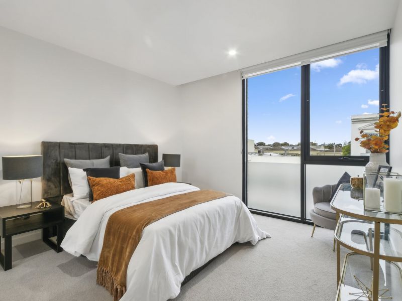 Modern, Light-Filled Apartment with Balcony and Secure Parking