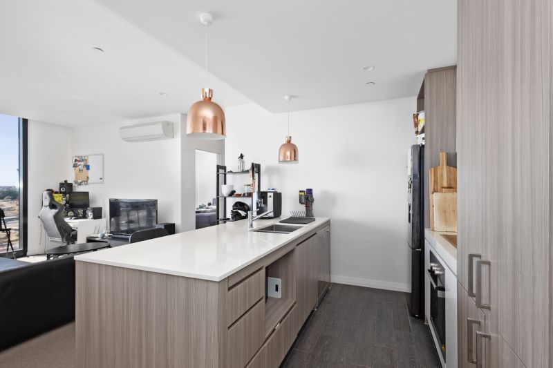 Great Location, Modern & Professional Lifestyle!