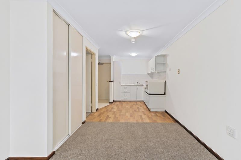 Light-Filled Ground Floor Apartment with Lift Access